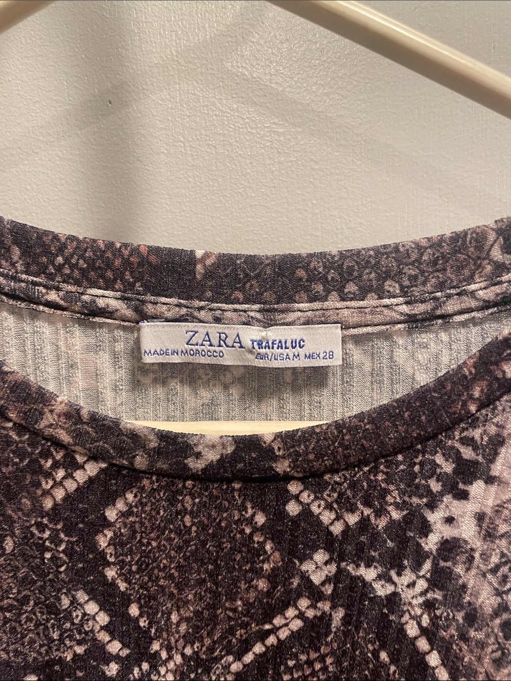 Zara Snake-Print Short Sleeve Peplum Tunic - Black & Gray size M - Picture 2 of 5